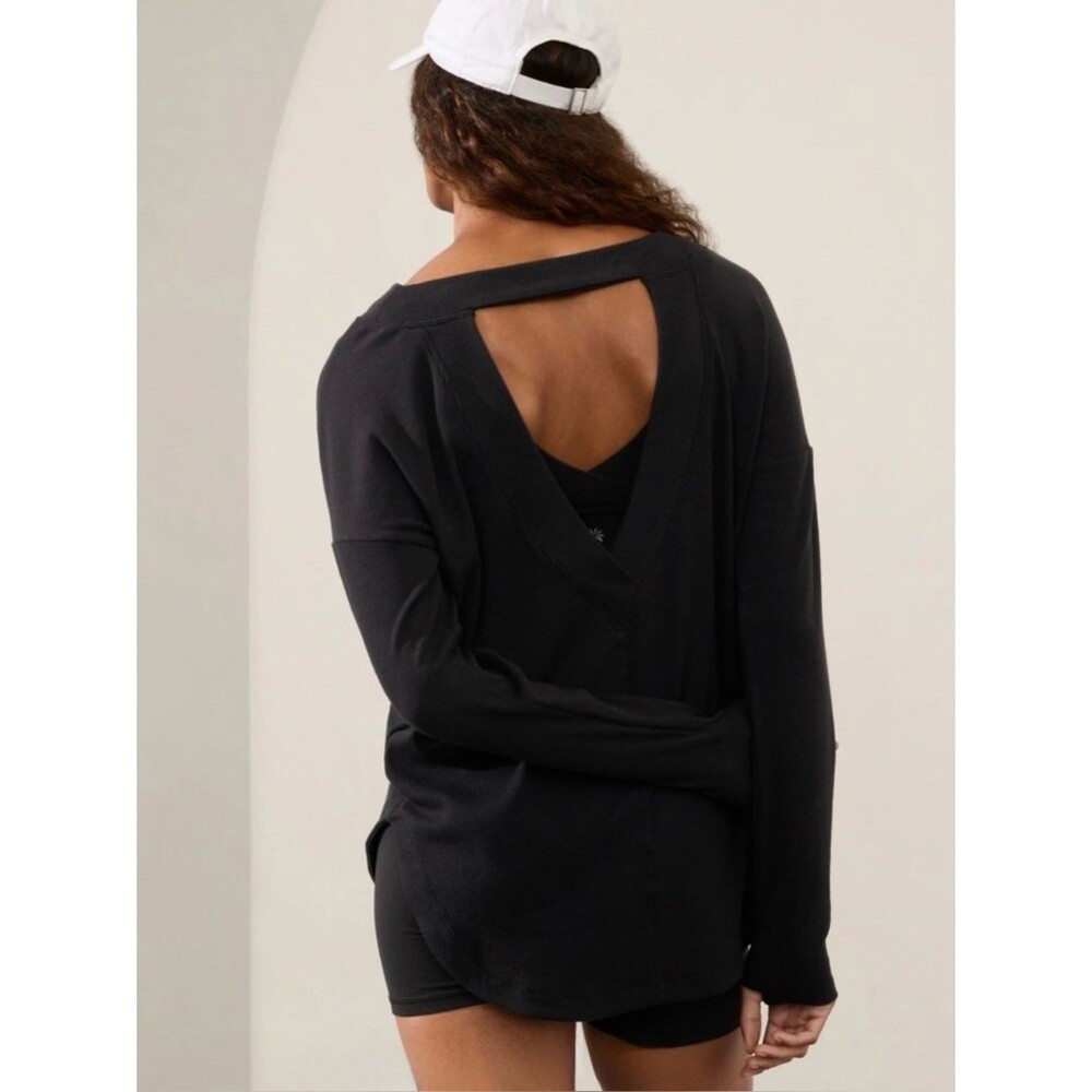 NWT Athleta Presence Back Cutout Sweatshirt | Black | Small
